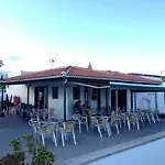 Matrimonial En Un Bajo Bano Compartido Areas Compartidas בית נופש
