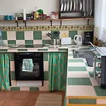 Matrimonial En Un Bajo Bano Compartido Areas Compartidas בית נופש